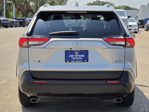 Used 2025 Toyota RAV4 XLE FWD image 8