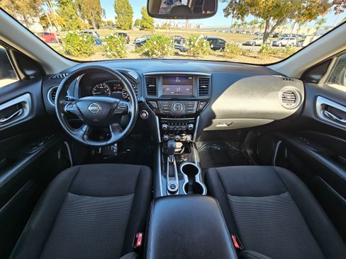Used 2019 Nissan Pathfinder SV image 20