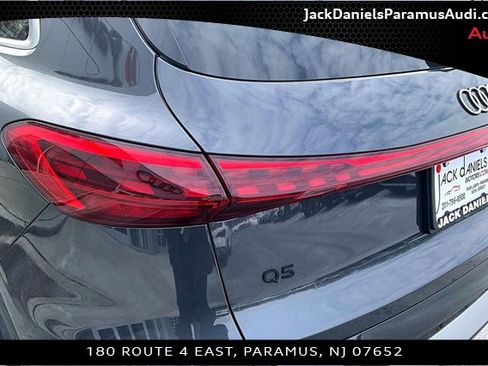 Used 2025 Audi Q5 Premium w/ Convenience Package image 28