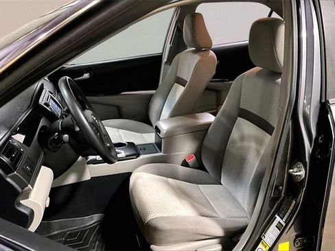 Used 2013 Toyota Camry LE image 12