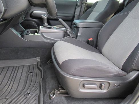 Used 2020 Toyota Tacoma TRD Off-Road image 17