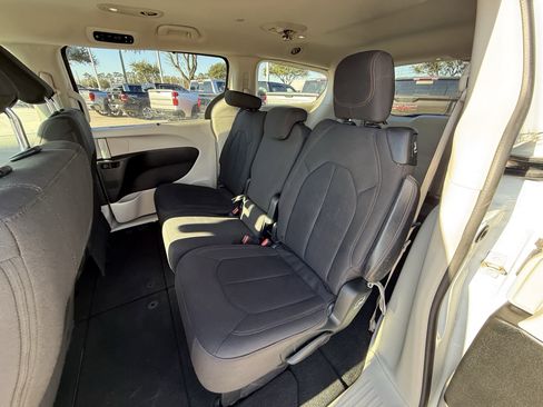 Used 2018 Chrysler Pacifica Touring Plus image 29