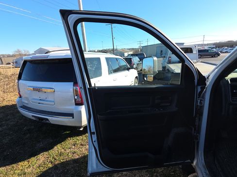 Used 2021 RAM 3500 Tradesman w/ Chrome Appearance Group image 9