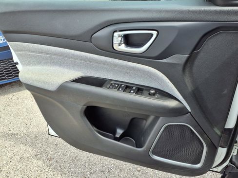 Used 2022 Jeep Compass Latitude image 21