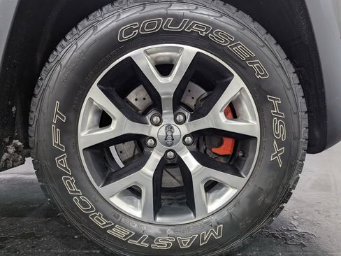 Used 2014 Jeep Cherokee Trailhawk image 6