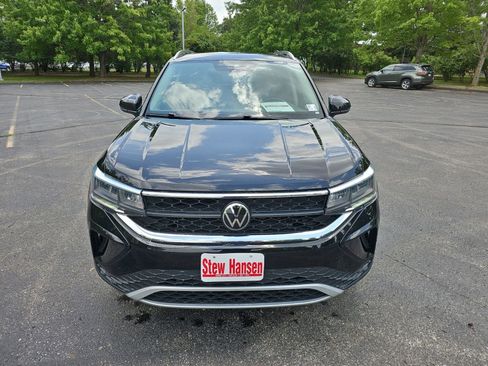 Used 2024 Volkswagen Taos SE AWD/4WD image 9