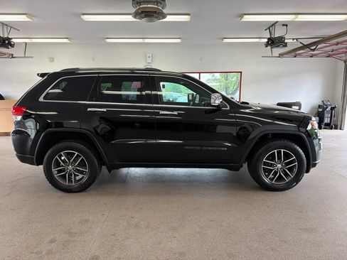 Used 2018 Jeep Grand Cherokee Limited AWD/4WD image 31