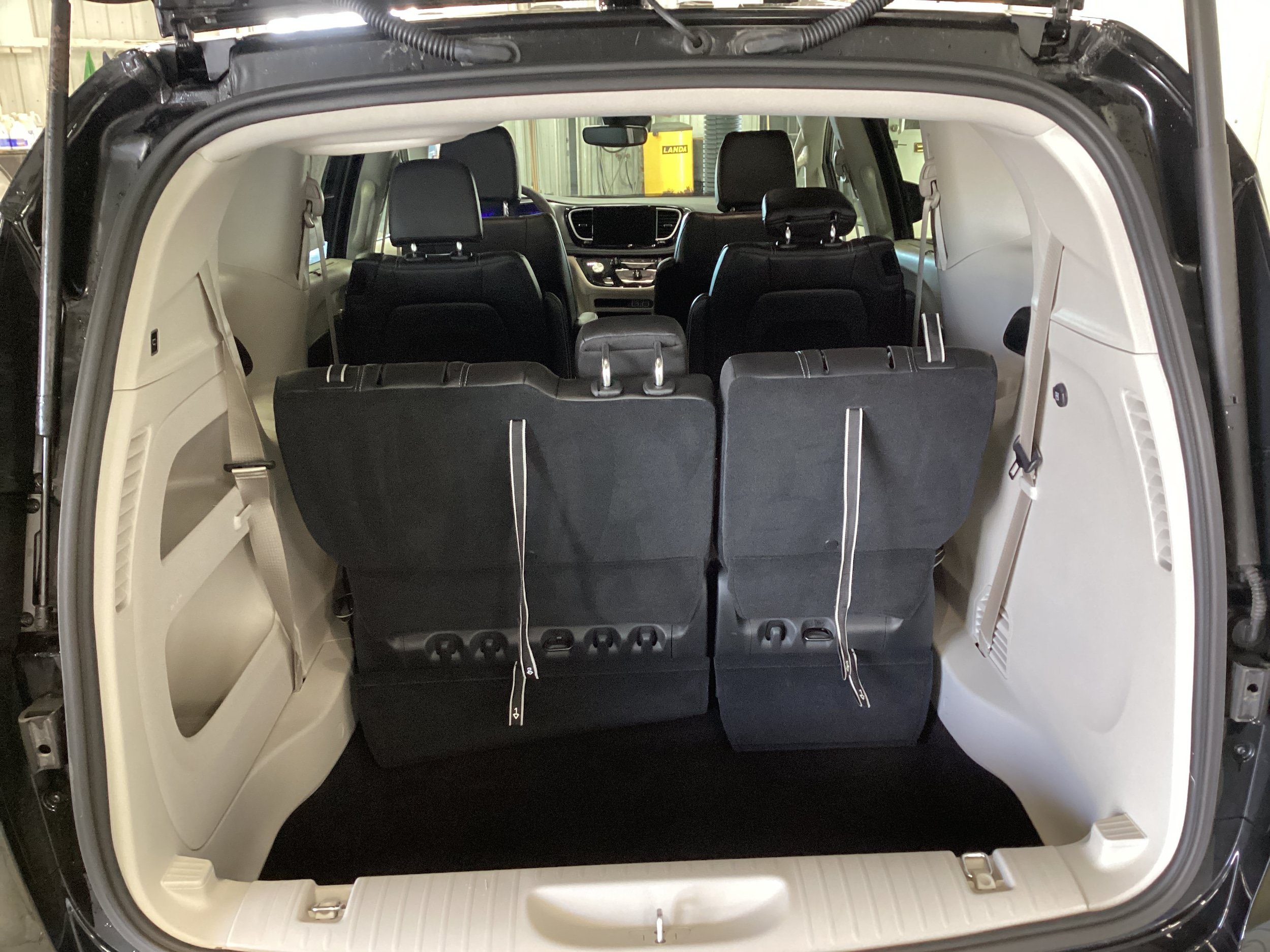 Used 2024 Chrysler Pacifica Touring-L AWD/4WD image 5