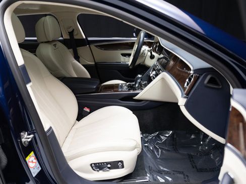 Used 2021 Bentley Flying Spur W12 image 57