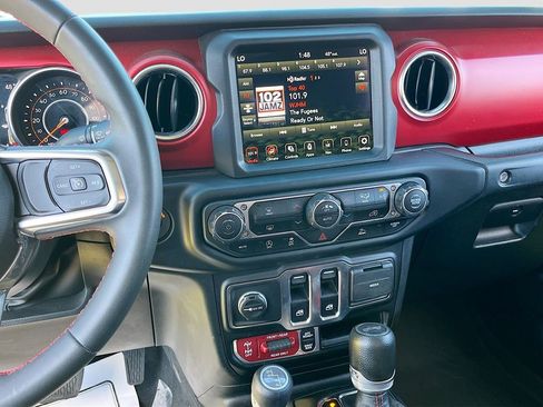 Used 2023 Jeep Wrangler Rubicon image 15