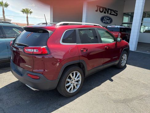 Used 2018 Jeep Cherokee Limited AWD/4WD image 5