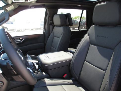 New 2026 GMC Yukon Denali w/ Denali Reserve Package AWD/4WD image 11