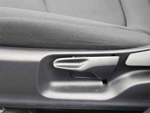 Used 2025 Toyota Corolla Cross LE image 6