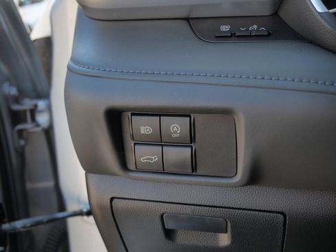 Certified 2024 Toyota Highlander XLE AWD/4WD image 27