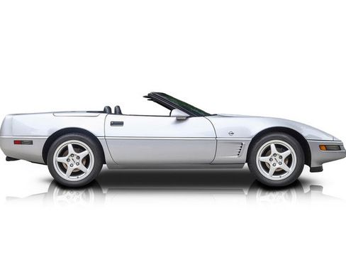 Used 1996 Chevrolet Corvette Convertible RWD image 2