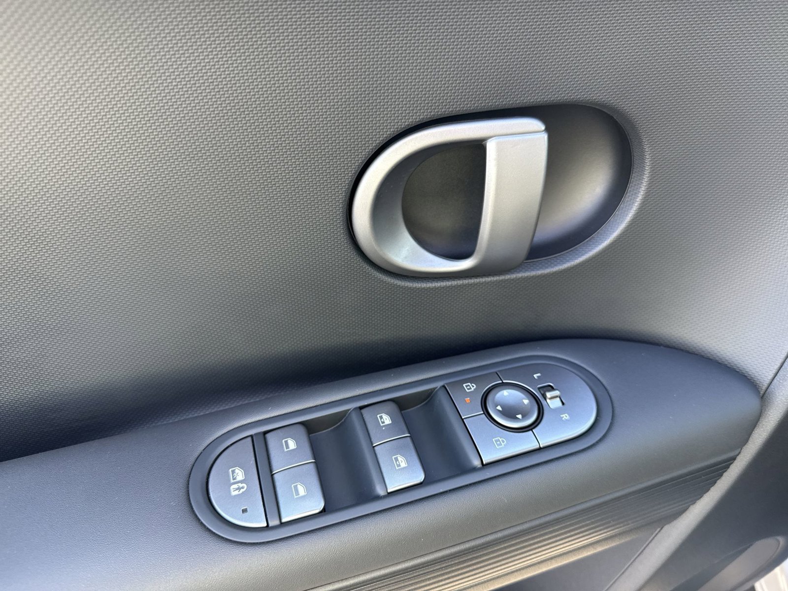 New 2026 Hyundai Ioniq 5 SEL AWD/4WD image 14