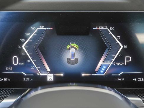 Used 2025 BMW i7 xDrive60 image 19