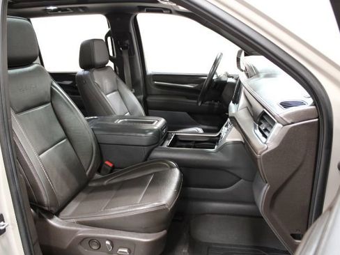 Used 2022 GMC Yukon XL Denali image 25