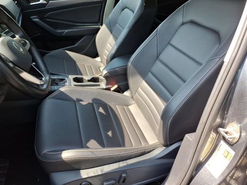 Used 2024 Volkswagen Jetta SE FWD image 11