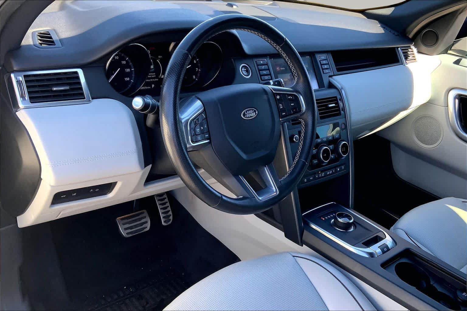 Used 2019 Land Rover Discovery Sport HSE Luxury AWD/4WD image 17