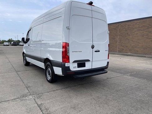 Used 2025 Mercedes-Benz Sprinter 2500 image 2