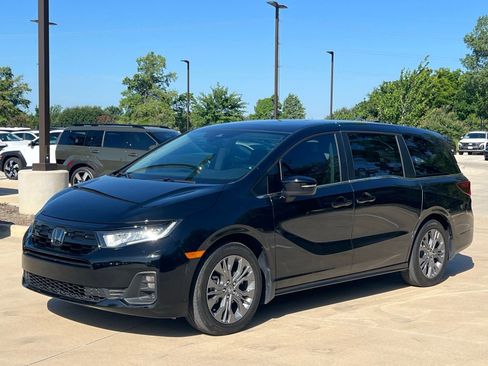Used 2025 Honda Odyssey Touring image 5