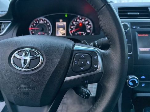 Used 2017 Toyota Camry SE w/ Moonroof Package image 19