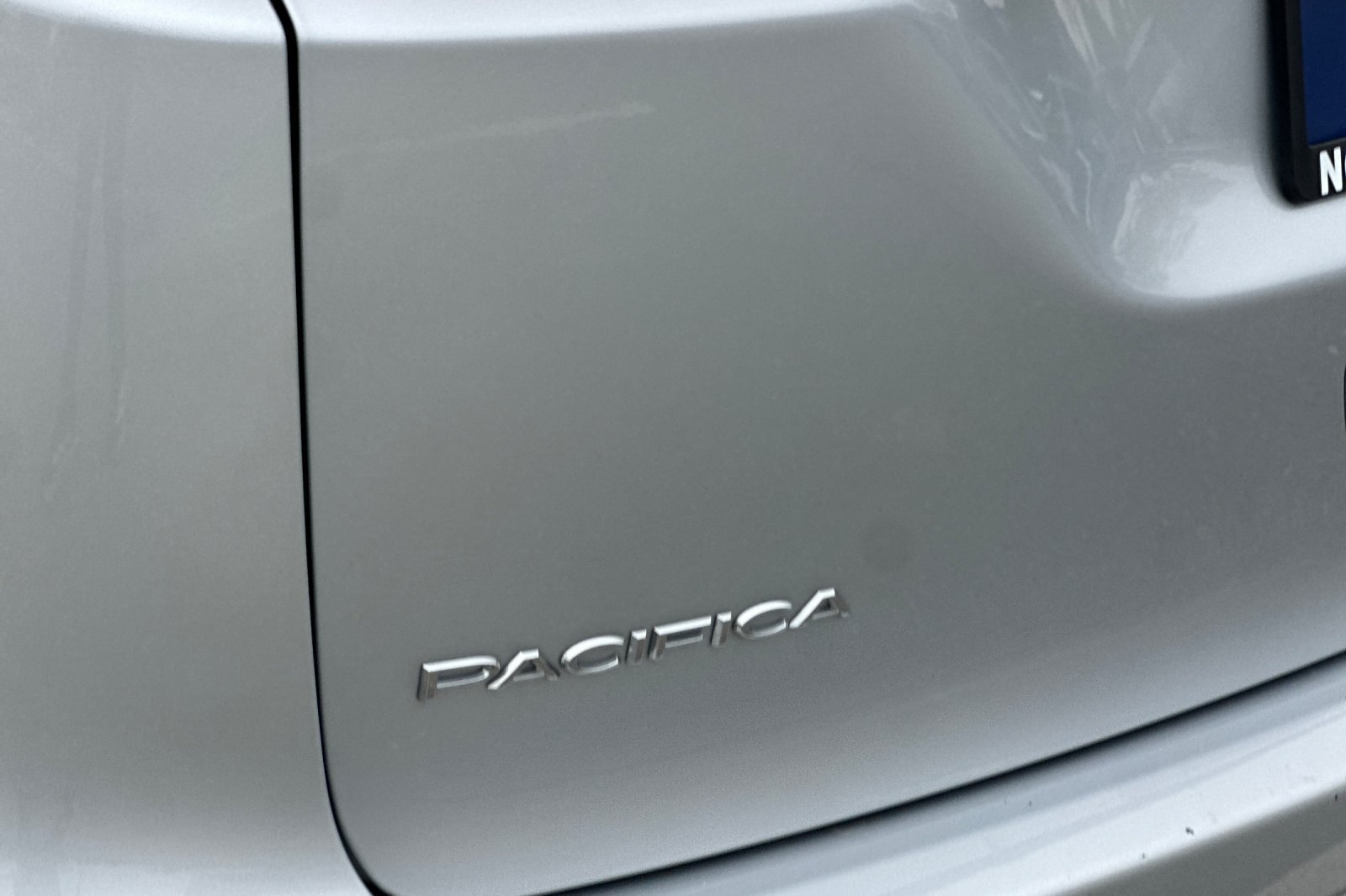 Used 2023 Chrysler Pacifica Touring-L FWD image 32