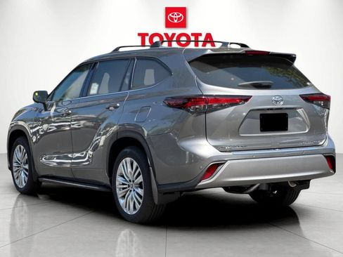 New 2026 Toyota Highlander Platinum AWD/4WD image 5
