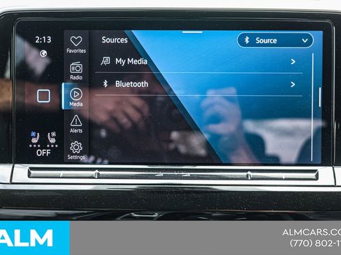 Used 2025 Volkswagen Atlas SE image 31