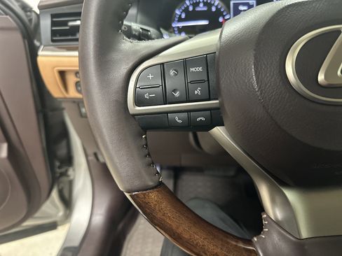 Used 2017 Lexus ES 350 w/ Navigation System Package image 19