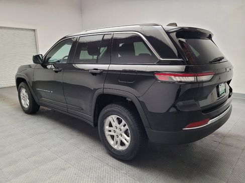 Used 2023 Jeep Grand Cherokee Laredo RWD image 3