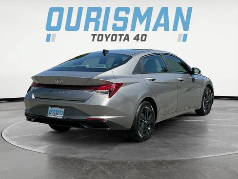 Used 2023 Hyundai Elantra SEL w/ Preferred Accessory Package FWD image 7