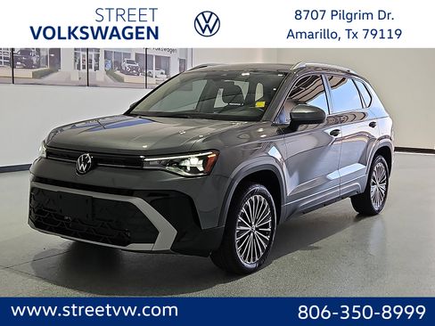 Certified 2025 Volkswagen Taos SE FWD image 1