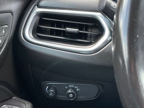Used 2018 Chevrolet Equinox LT FWD image 14