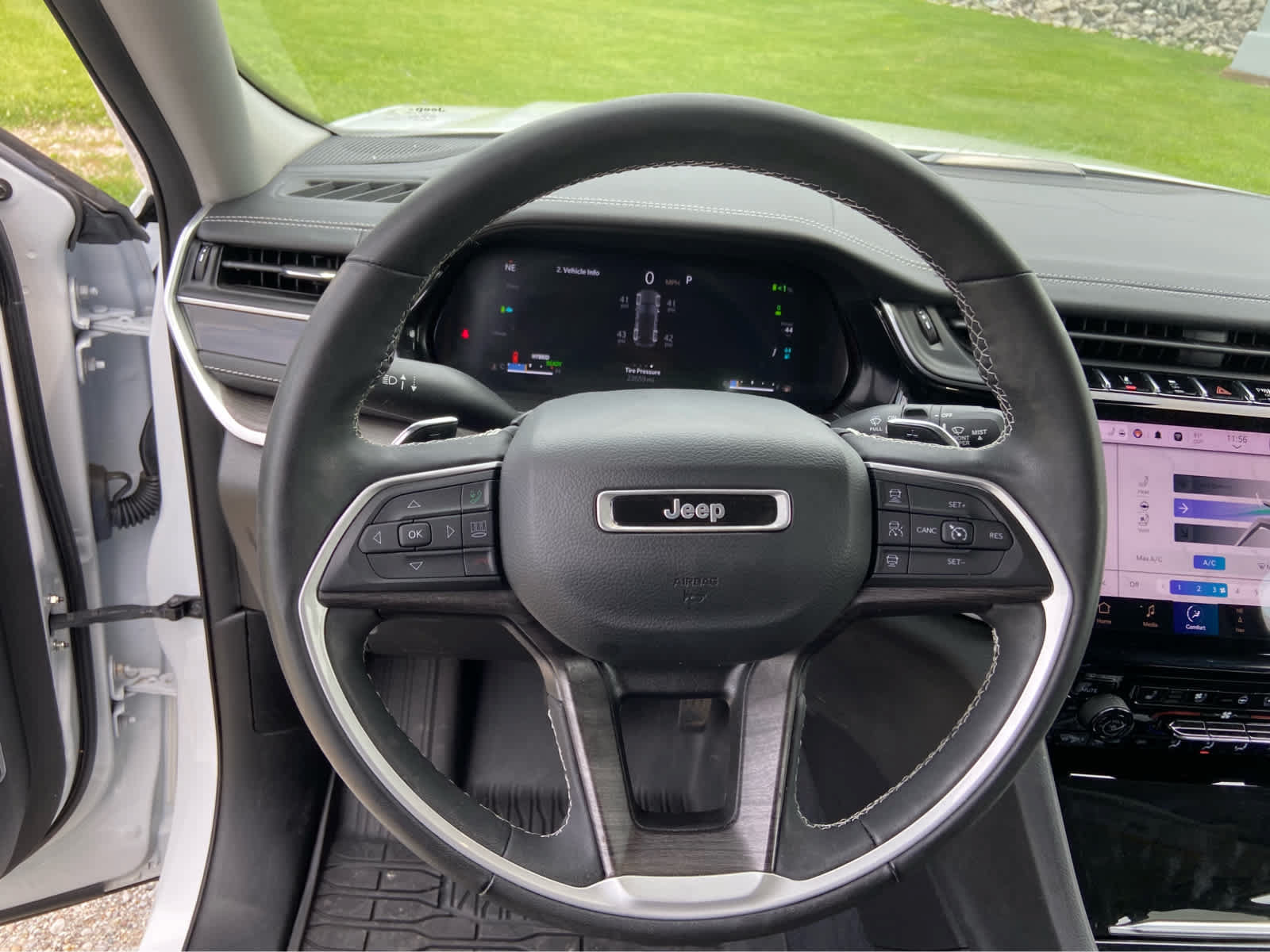 Used 2022 Jeep Grand Cherokee Limited 4xe w/ Luxury Tech Group II AWD/4WD image 18