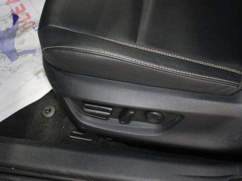 Used 2025 Toyota Camry SE FWD image 13