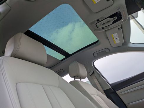 Used 2024 Audi Q8 e-tron Premium image 22