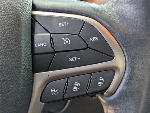 Used 2020 Jeep Grand Cherokee Overland image 16