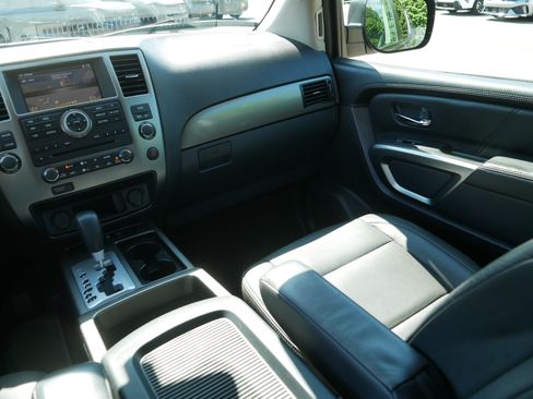 Used 2015 Nissan Armada SV RWD image 11