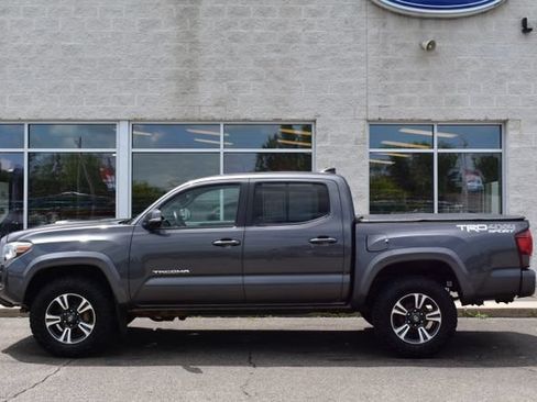 Used 2018 Toyota Tacoma SR5 AWD/4WD image 2