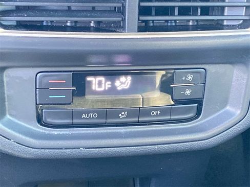 Used 2024 Volkswagen Atlas SE image 17