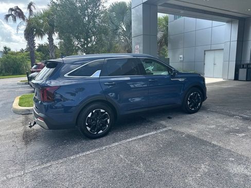 Certified 2024 Kia Sorento S w/ Panoramic Sunroof Package FWD image 3