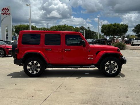 Used 2022 Jeep Wrangler Unlimited Sahara w/ LED Lighting Group AWD/4WD image 13
