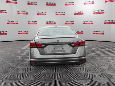 Used 2025 Nissan Altima 2.5 SV FWD image 6