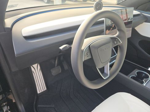 Used 2026 Tesla Model Y 2WD image 10