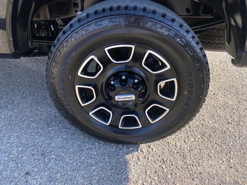 Used 2025 Ford F250 Platinum w/ FX4 Off-Road Package image 32