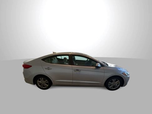 Used 2017 Hyundai Elantra SE image 9