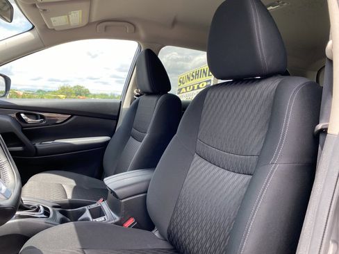 Used 2018 Nissan Rogue SV FWD image 10