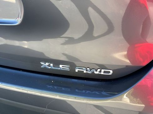 Used 2023 Toyota Highlander XLE image 14